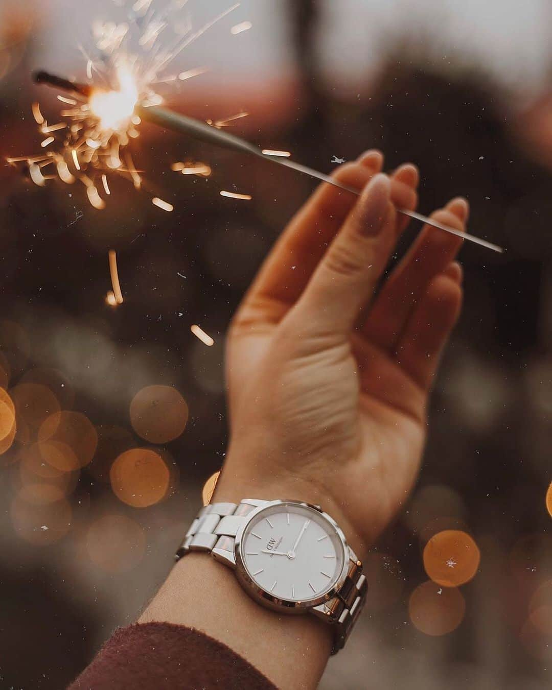 ダニエルウェリントンさんのインスタグラム写真 - (ダニエルウェリントンInstagram)「2020 will be your year to sparkle! (Photo via @februaary) #DanielWellington」1月1日 1時06分 - danielwellington