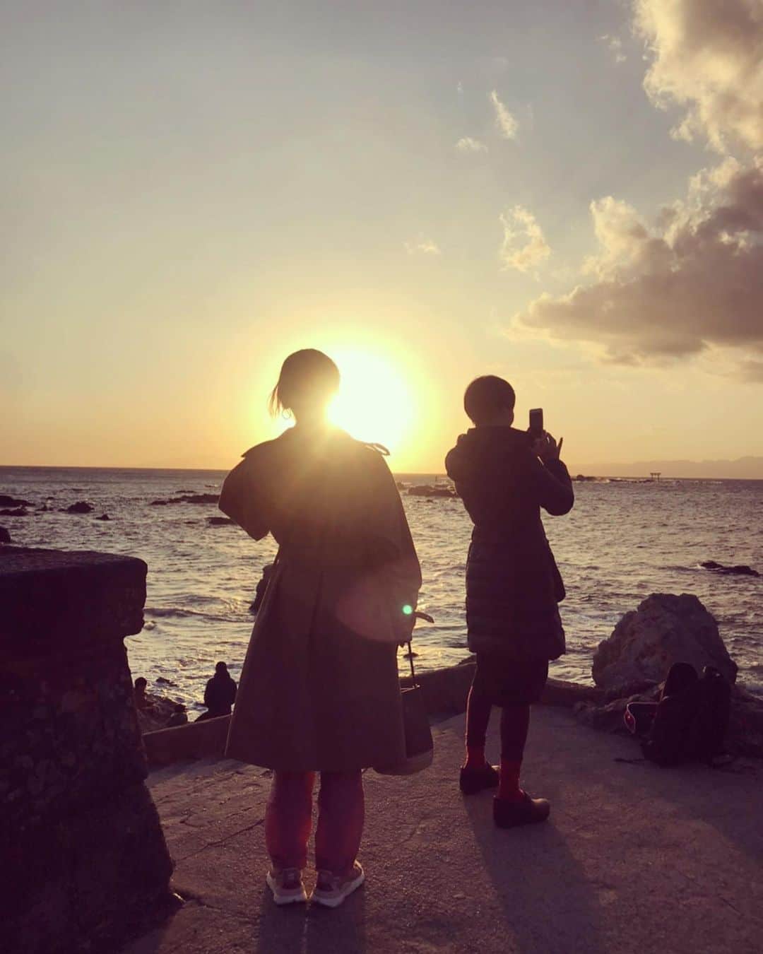 桃生亜希子のインスタグラム：「大晦日🌞🙏⛩ #にことk」