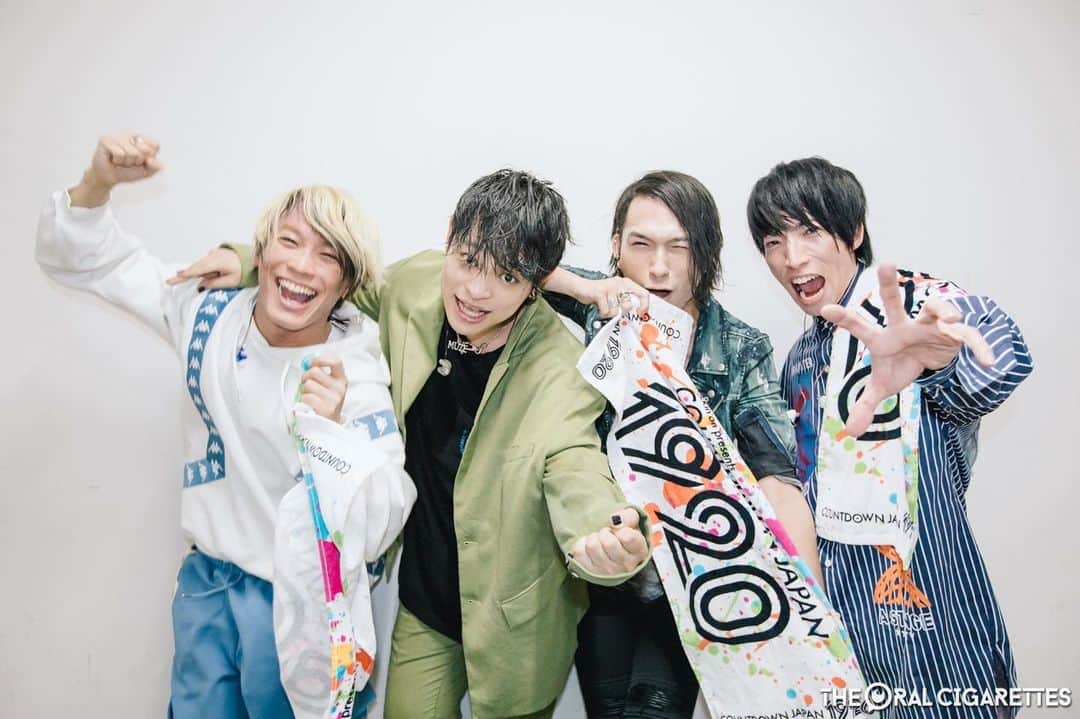 鈴木重伸のインスタグラム：「12.31 COUNTDOWN JAPAN 19/20 あけましておめでとうございます。 年納めライブ楽しませていただきました。 本年もよろしくお願いいたします。 photo by viola」