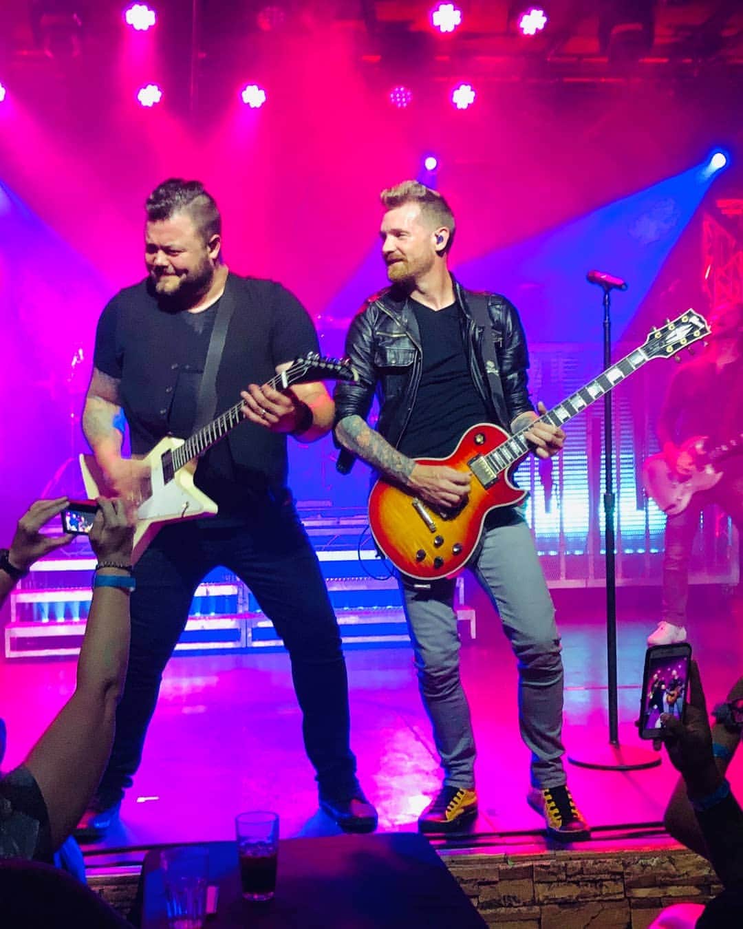 ヒンダーのインスタグラム：「Happy New Year's Eve! Wishing you all a rocking year ahead! #Hinder」
