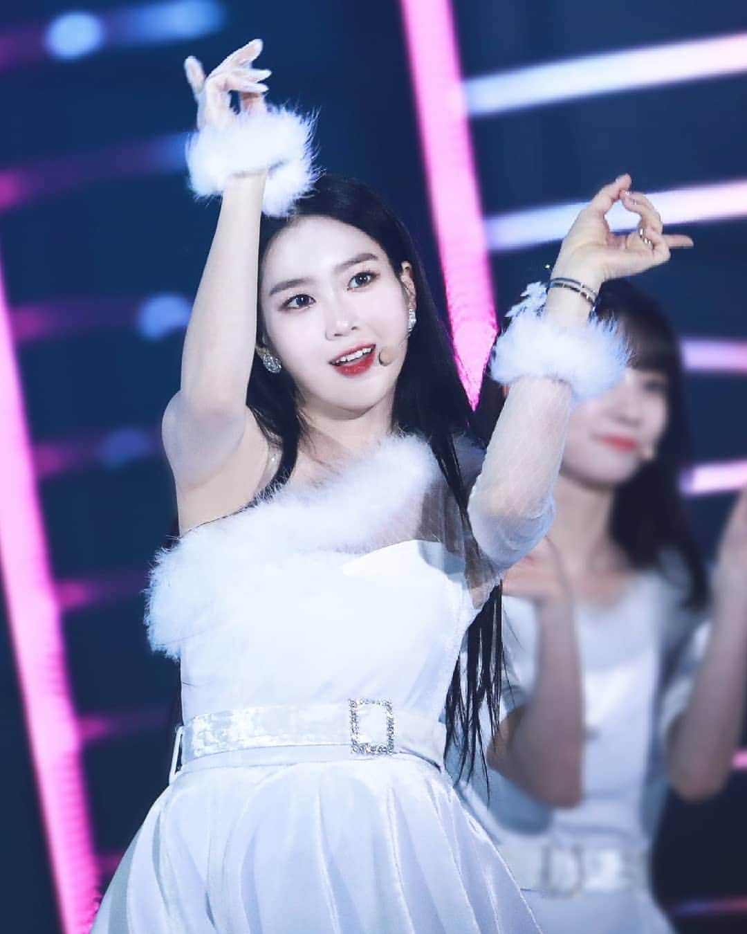 ジホのインスタグラム：「Oh My Girl - SBS Gayo Daejun 191225 - 오마이걸 - 가요대전 ~ Jiho ~ 지호 (© @ DallyWaddle on Twitter) . Happy new year, miracles! 🎊🎉😙💕 .  #jiho #kimjiho #hyojung #mimi #yooa #seunghee #binnie #arin #ohmygirl #omg #wment #miracle #지호 #김지호 #효정 #미미 #유아 #승희 #비니 #아린 #미라클 #오마이걸」