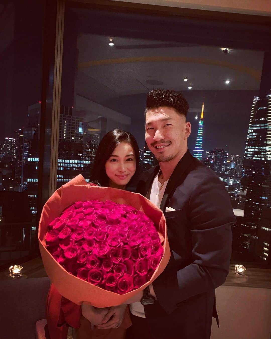 梶谷隆幸のインスタグラム：「僕の世界一のサポーター🌹  あけましておめでとうございます。 今年も応援よろしくお願いします🙏」