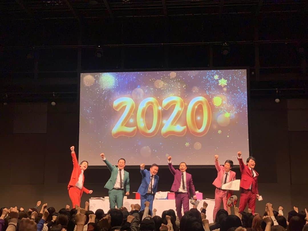 田崎佑一のインスタグラム：「カウントダウン同期ライブ〜PREMIUM〜無事終了しました！最高のライブでした！明けましておめでとうございます。2020年も宜しくお願いします！✨🎍🎍✨」