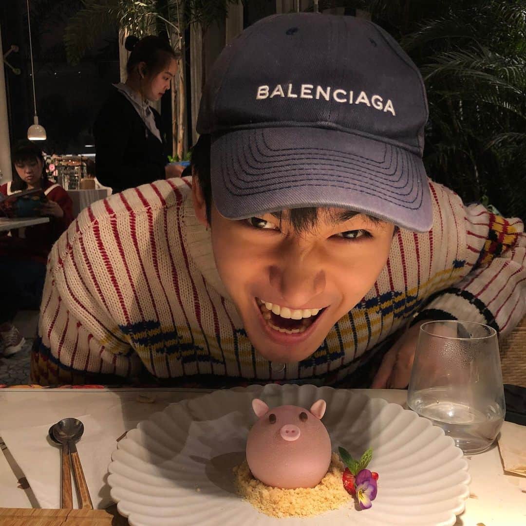 樋口葉生のインスタグラム：「byebye 🐷 year」