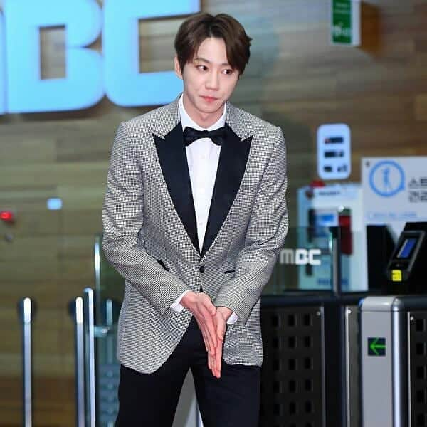 ジュンさんのインスタグラム写真 - (ジュンInstagram)「•191230 | Jun on #2019MBCDramaAwards Red Carpet . ×Follow @JunUKISS for more ×Join Us on Telegram (Link in Bio) . | #jun #junyoung #leejunyoung #kevin #kevinwoo #kiseop #elikim  #shinsoohyun #hoon #ukiss #unb #iraniankissme #Kpop #kpopboys #maknae #Kdrama #classoflies #mrtemporary #준 #이준영 #유키스 #유앤비 #미스터기간제 #스웨그에이지 #2019mbc연기대상 | @ukiss_jun97 & @leejunyoung_ig」1月1日 1時14分 - junukiss