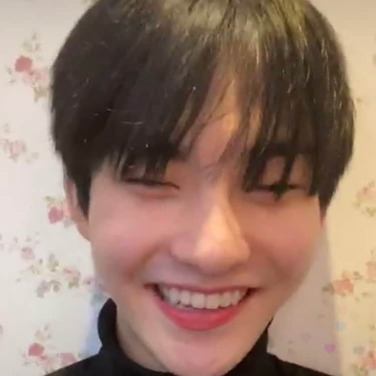 ファルのインスタグラム：「Happy New Year @hyun.jxx0_p more happiness and success for you in 2020!! i love youu!! ❣️ Stay Healthy and Always Smile」
