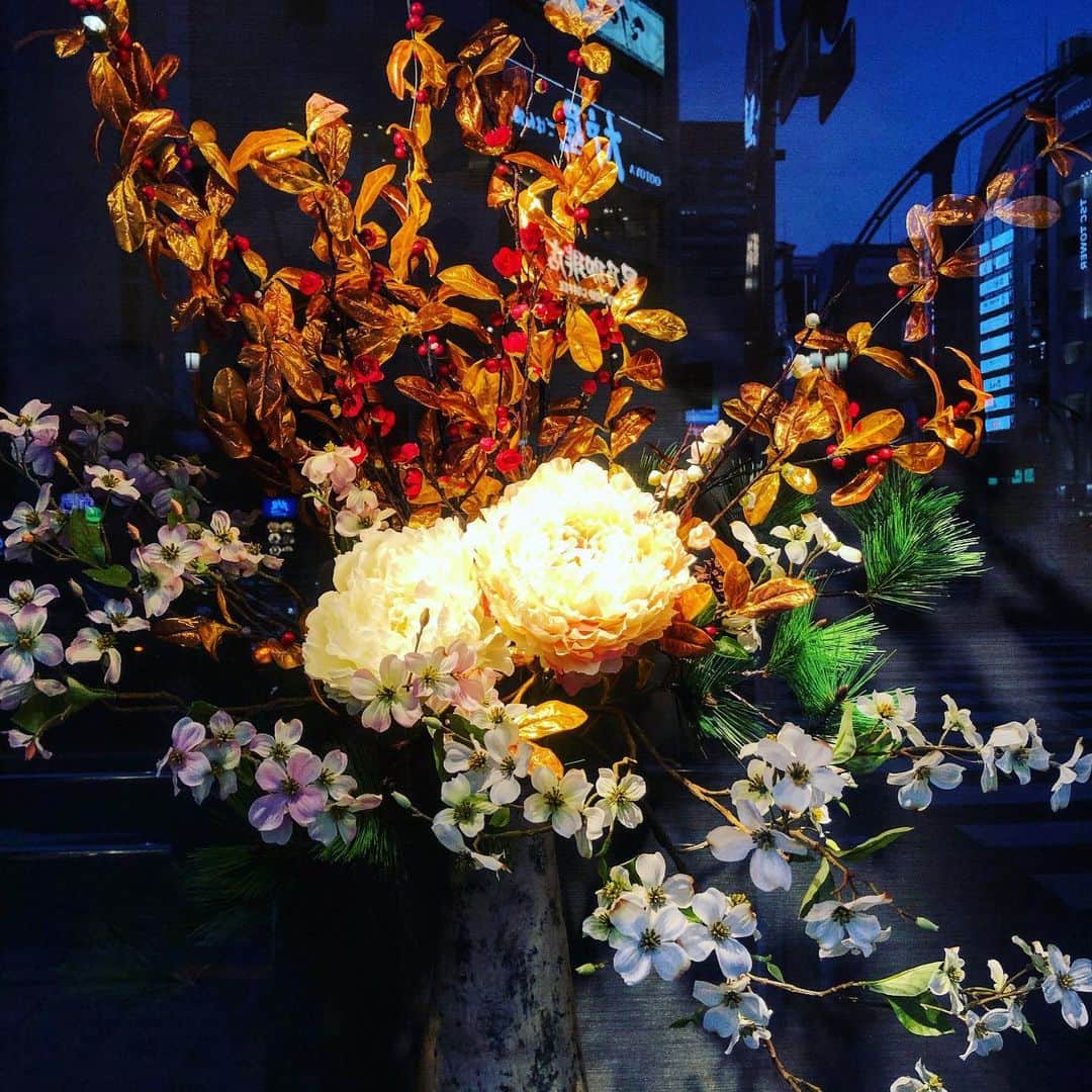 のインスタグラム：「謹賀新年。 令和二年、今年も何卒、 宜しくお願い申し上げます。」