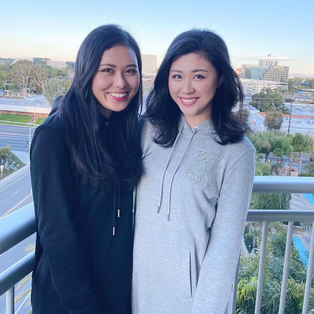 のインスタグラム：「Bye 2019👋, Hello 2020🙌 明けましておめでとうございます🎍 * 今年の冬休みは久々に家族4人でロスで過ごしました🌴（正確にはまだこちらはイブだけど🤣） * 2019年は振り返るのには濃すぎた1年。とりあえず、2020年も笑顔いっぱいな毎日をおくれますように💫 #newyears #2020 #family」