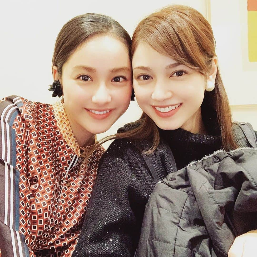 平愛梨さんのインスタグラム写真 - (平愛梨Instagram)「明けましておめでとうございます🎉  2020年✨ 今年のラストの日「幸せ」と思えるような1年にできるように何事にも全力で向き合いたく思います✨  今年もよろしくお願いします！ @yunataira_official  #平愛梨#平祐奈#平姉妹#昨年はありがとうございました#今年も#よろしくお願いします#大晦日#とっても#嬉しい時間だった#元旦#1日の始まり#皆さま#佳きお正月を#お過ごし下さい」1月1日 1時30分 - harikiri_tairi