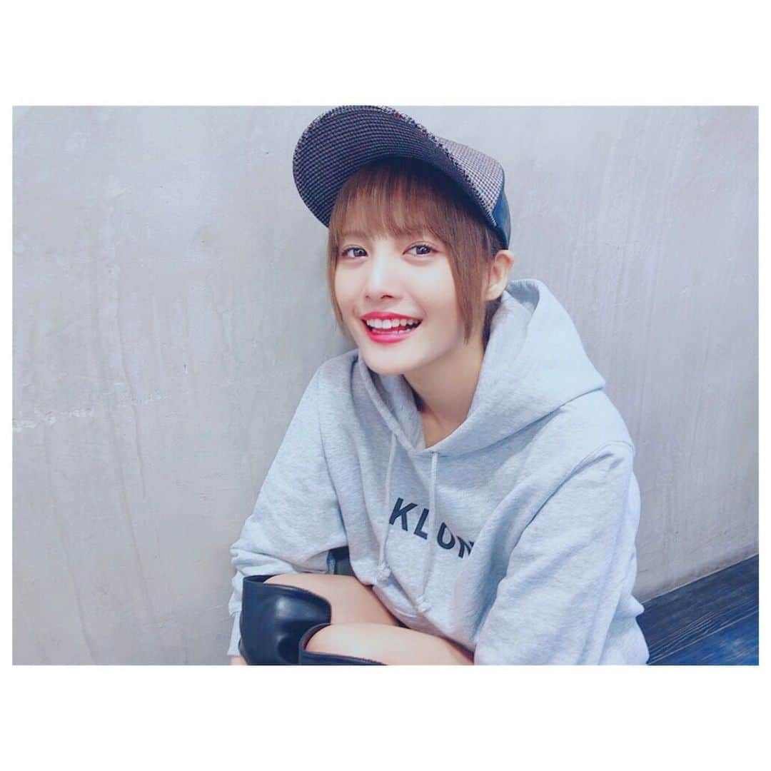 美沙玲奈のインスタグラム：「2020始まりました🐭✨ 新年、明けましておめでとう御座います！ 今年も色んなことに挑戦し続け、 強くたくましく笑顔で頑張ります(ง •̀_•́)ง✨ 本年度も、どうぞ宜しくお願い致します🐾  皆様にとって笑顔溢れる、 素敵な1年になりますように🍀  @klon_klon_klon ♥ 実はバッグとおそろっち♪ #2020 #happynewyear #klon」