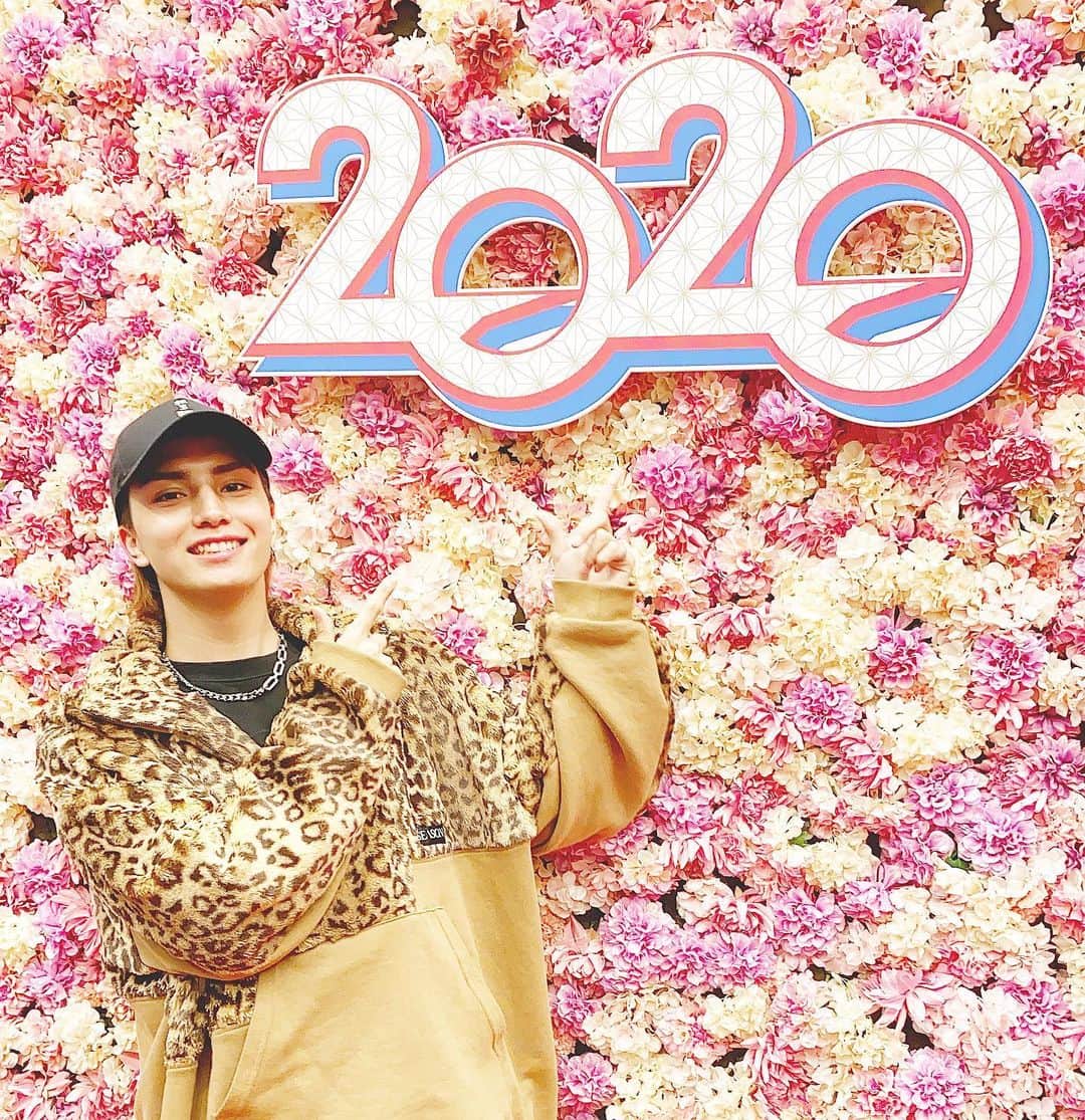 バンダリ亜砂也さんのインスタグラム写真 - (バンダリ亜砂也Instagram)「・ ・ ・ happy new year 2020 🎉 ・ 今年も京都で地元のメンバーと年越しました👏 今年もよろしくお願いします！ ・ ・ #happynewyear  #2020 #京都」1月1日 1時42分 - asaya.0223