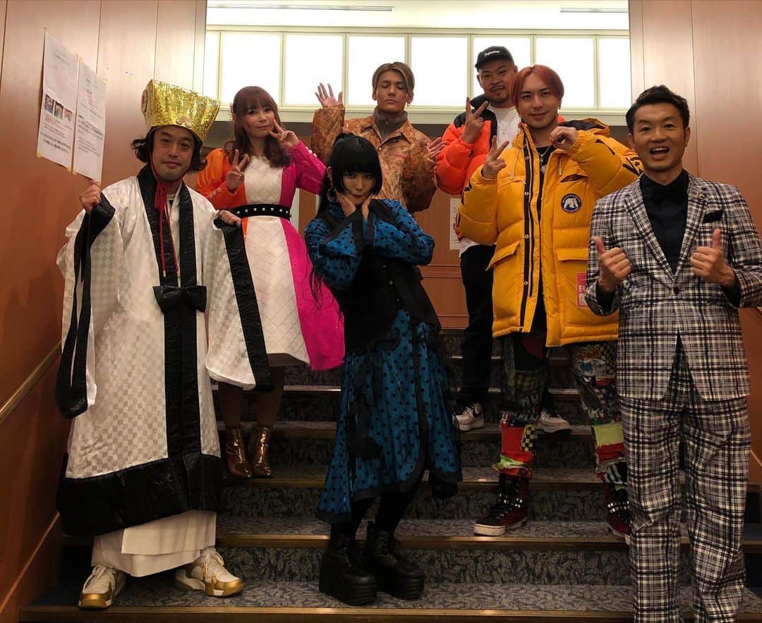 やついいちろうさんのインスタグラム写真 - (やついいちろうInstagram)「明けましておめでとうございます！今年もUSJでカウトダウンさせてもらました！！楽しい時間をありがとうございました。2020年もよろしくお願いします！！　#daoko #中川翔子 #iamSHUM #KSUKE #usj」1月1日 1時59分 - yatsuiichiro