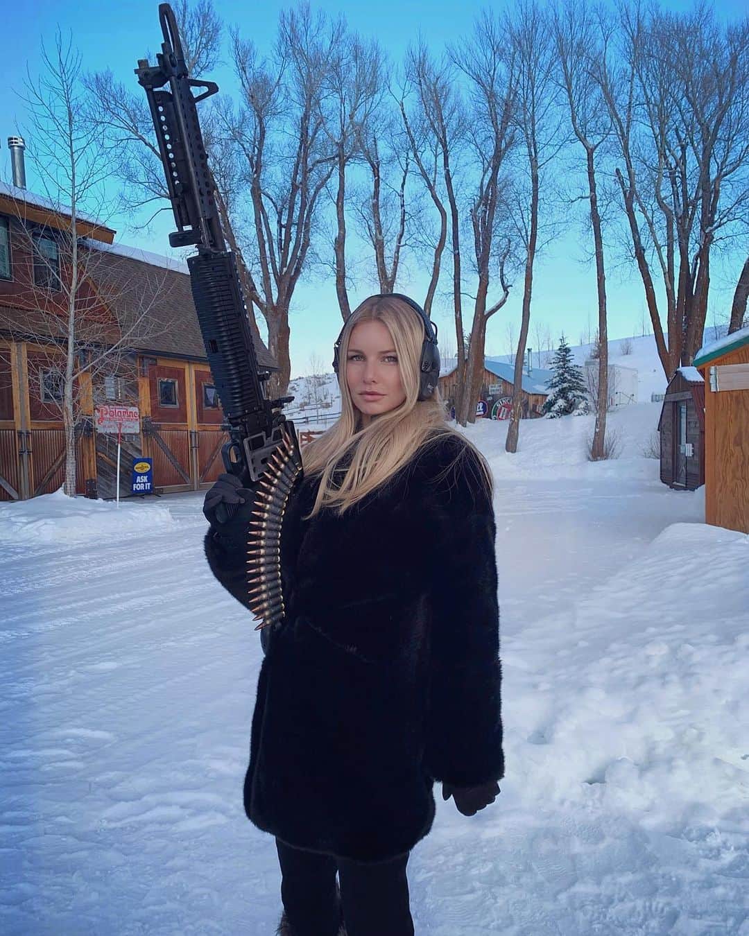 Katelyn Byrdのインスタグラム：「Bad girls link up ⛓」
