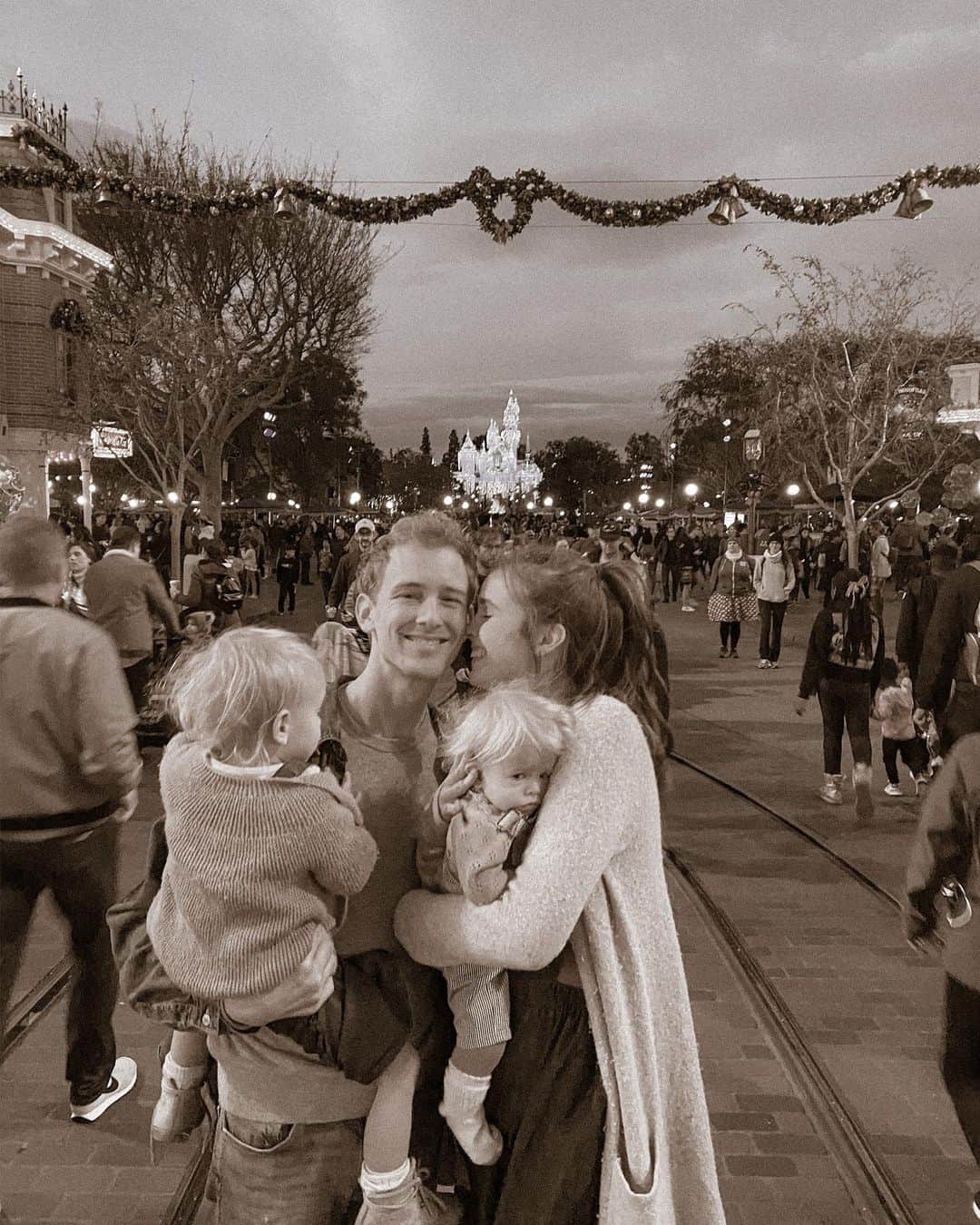 Acacia Brinleyさんのインスタグラム写真 - (Acacia BrinleyInstagram)「We were at the happiest place on earth and receive the happiest news on earth. We got a call from Rosie’s genetic counselor and found out that Jairus & I did not pass down Alagille Syndrome to her. The giant weight we carried day to day lifted of our shoulders immediately. All the guilt we felt diminished. The fear of future pregnancies dissolved. The possibilities of EVEN having more children came back. We are so very happy. ❤️」1月1日 1時55分 - acaciakersey