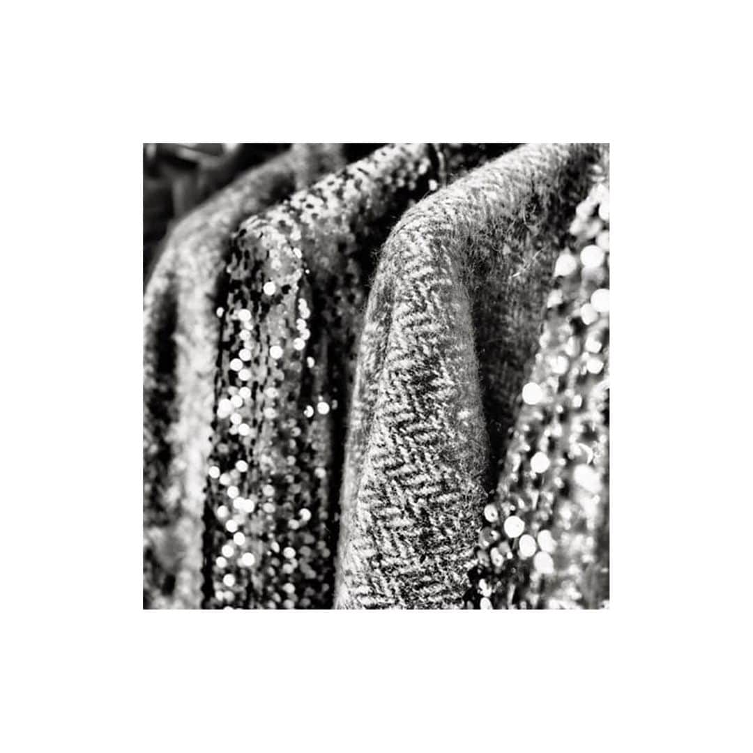 のインスタグラム：「Get the best look for the New Year's Eve Party  #beannaritan #annaritan #fw19」