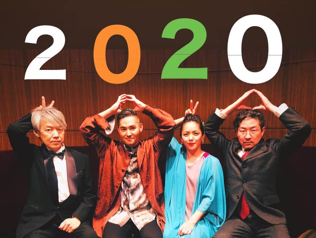 元ちとせさんのインスタグラム写真 - (元ちとせInstagram)「2020年❣️明けましておめでとうございます㊗️ 初のカウントダウンライブお中元in GRAND NIKKOお台場にて歌い納め、歌い始めをさせて頂きました！ スペシャルなご縁に感謝して新しい年を迎える事ができました😘 今年もどうぞ皆さまよろしくお願い申し上げます🥺 素晴らしい一年でありますように。。。 #カウントダウンライブ #grandnikko #お中元 #黒木千波留 #新井ラーメン健 #令和二年」1月1日 2時08分 - hajimechitose.official