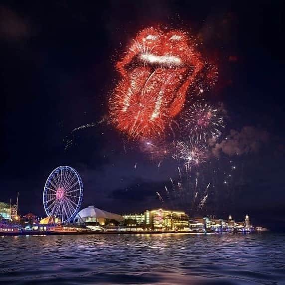 The Rolling Stonesさんのインスタグラム写真 - (The Rolling StonesInstagram)「Wishing you all a very happy New Year and we'll see you in 2020! #happynewyear #therollingstones #2020」1月1日 2時14分 - therollingstones