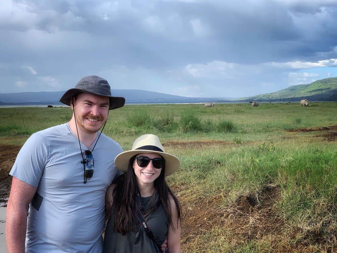 マリッサ・キャステリのインスタグラム：「One year engaged. 283 till we are married. Happy New Year everyone from Africa! 🎆 . . . . . .」
