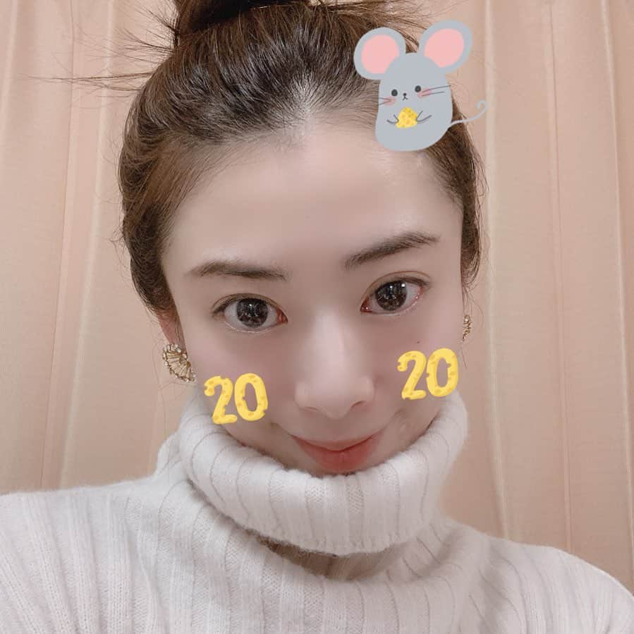 丸尾歩のインスタグラム：「🎊🎉🎆🎊🎉新年快乐🎉🎊🎆🎉🎊 🎆202020202020202020202020🎆  今年也继续给我支持哦☺️💕 谢谢大家🥰🥰🥰 鼠年大吉🐭 希望今年也大家都开开心心🥰幸福健康 万事如意🎉🎉🎉 #2020 #幸福#加油#今年もよろしくお願いします #楽しみ#夢#叶う#ありがとう#感谢#感謝」