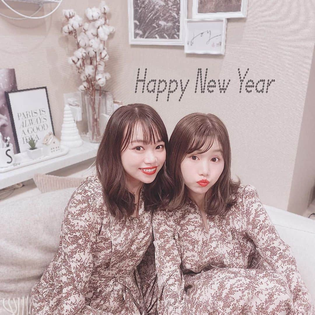 ほしのこさんのインスタグラム写真 - (ほしのこInstagram)「あけましておめでとうございますっ✨ 今年も年越しはせがしいちゃんと 過ごしてます💕⊂( *･ω･ )⊃ 。  みなさん今年もよろしくお願いします😉 。 。 #2020 #2020年  #YouTube」1月1日 2時40分 - hoshinoko728