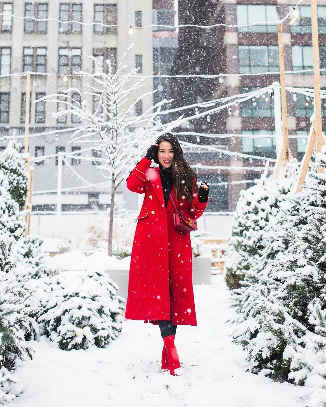 ウェンディー・グエンさんのインスタグラム写真 - (ウェンディー・グエンInstagram)「1, 2, 3, or 8? 😜 A snow post with outfits in snow to close out 2019 ❄️ Thank you so much for your kind words and sharing your stories in my last post. Happy New Year and wishing you a great 2020! 🎊」1月1日 2時48分 - wendyslookbook