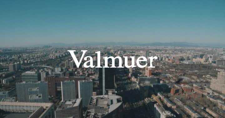 クリスティン・ウェイのインスタグラム：「It was good year of 2019. Thank you everyone for being a part of it. #thankyou #valmuer #gardenbyvalmuer #ladywear #girlsfashion」