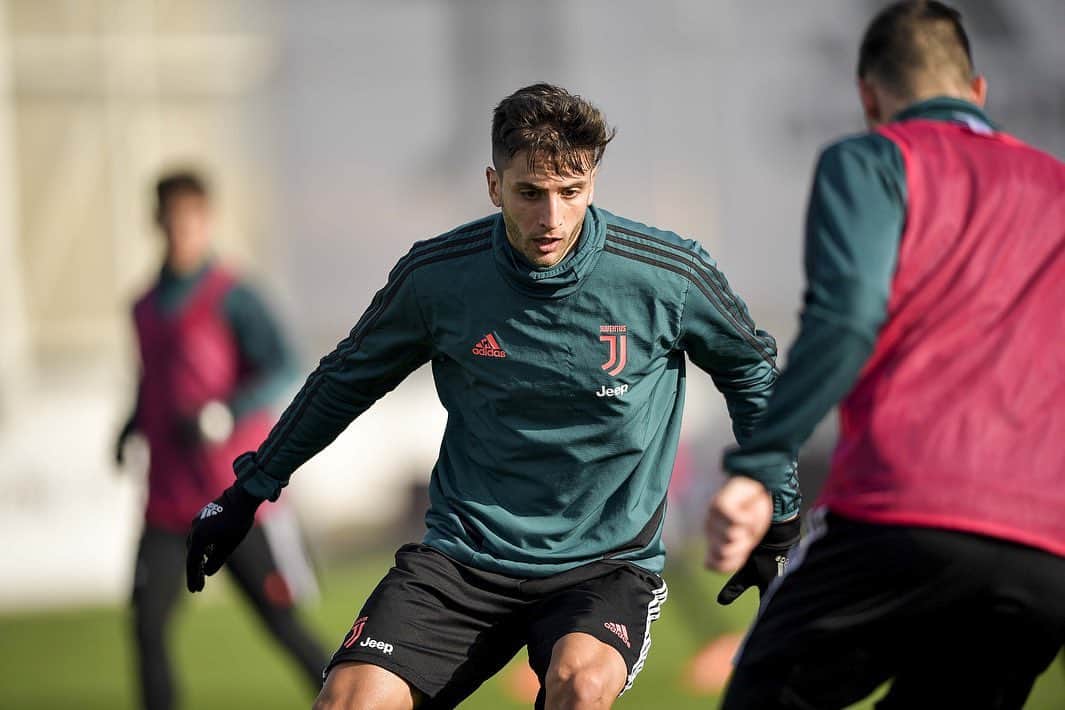 ロドリゴ・ベンタンクールのインスタグラム：「Ultimo allenamento dell’anno 🏳🏴 @juventus #ForzaJuve  Último entrenamiento del año 🏳🏴 @juventus #ForzaJuve」