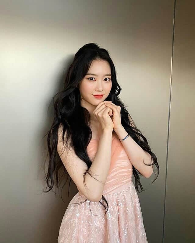ジホのインスタグラム：「Oh My Girl - Instagram update 191231 - 오마이걸 ~ Jiho ~ 지호 (© Oh My Girl) . .  #jiho #kimjiho #hyojung #mimi #yooa #seunghee #binnie #arin #ohmygirl #omg #wment #miracle #지호 #김지호 #효정 #미미 #유아 #승희 #비니 #아린 #미라클 #오마이걸」