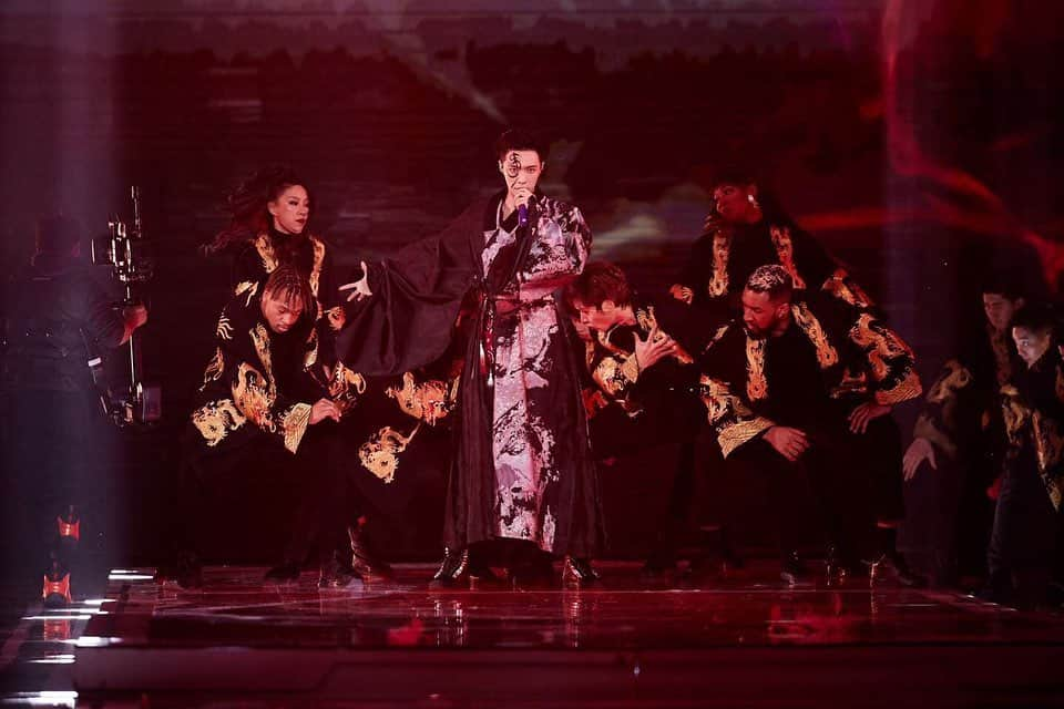 レイ さんのインスタグラム写真 - (レイ Instagram)「My last performance of 2019! I can’t wait to see what happens in 2020!」1月1日 3時11分 - layzhang