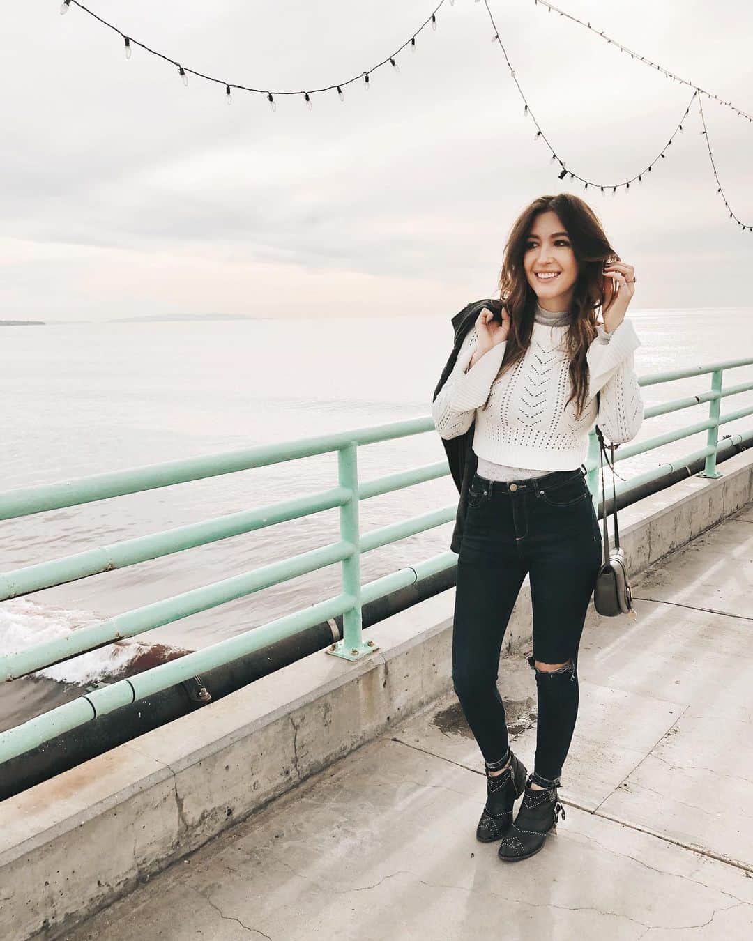 ケイト・ボイージェルのインスタグラム：「2019, it’s been real. Real awesome most of the time, real weird some of the time, but overall I’m just really grateful for a great year and an even better decade. .  Today on my blog @wethedreamers I’m reflecting on the decade and sharing 3 takeaways from the 2010s that changed my life. I’ve grown so much these past ten years and I’m so excited to see what the 2020s bring. Sending a huge thank you to everyone who made the 2010s unforgettable- I’m incredibly grateful for everyone who’s ever streamed a song, bought a cd, come to a concert, read a blog post, and been a part of the journey. Thank you guys for an incredible ten years! Head to the link in my bio to read more! .  https://wethedreamers.com/blog/2019/12/31/reflections-on-a-decade-takeaways-that-changed-my-life」