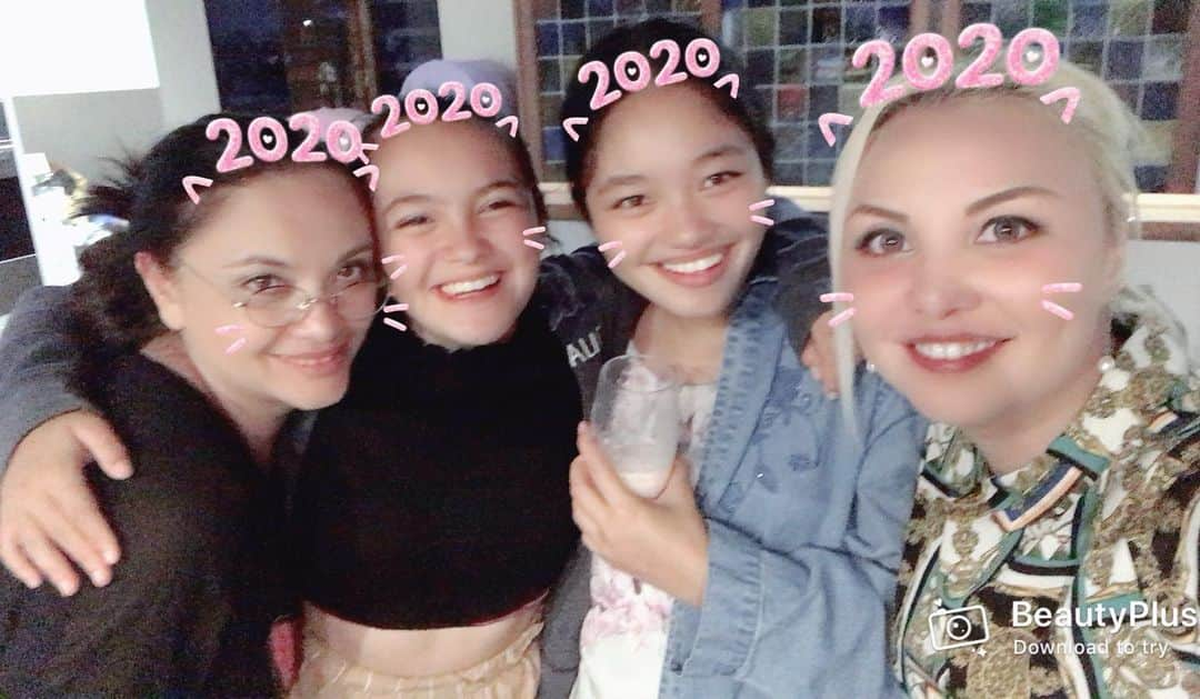 Baby Mのインスタグラム：「Happy New Year 🥳 ✨」