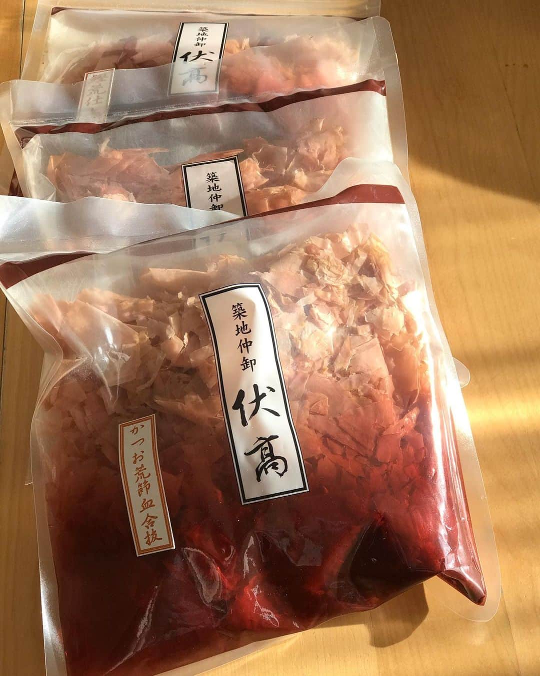 福田淳子さんのインスタグラム写真 - (福田淳子Instagram)「おせち合宿2019 今年も無事に終わってよかった。 「とにかく、目の前のことに集中して手を動かす」は私にとっては年納めのメディテーション。そして、おせち作りには日本料理の基礎が詰まってると思います。  #おせち合宿2019」1月1日 14時23分 - junjunfukuda