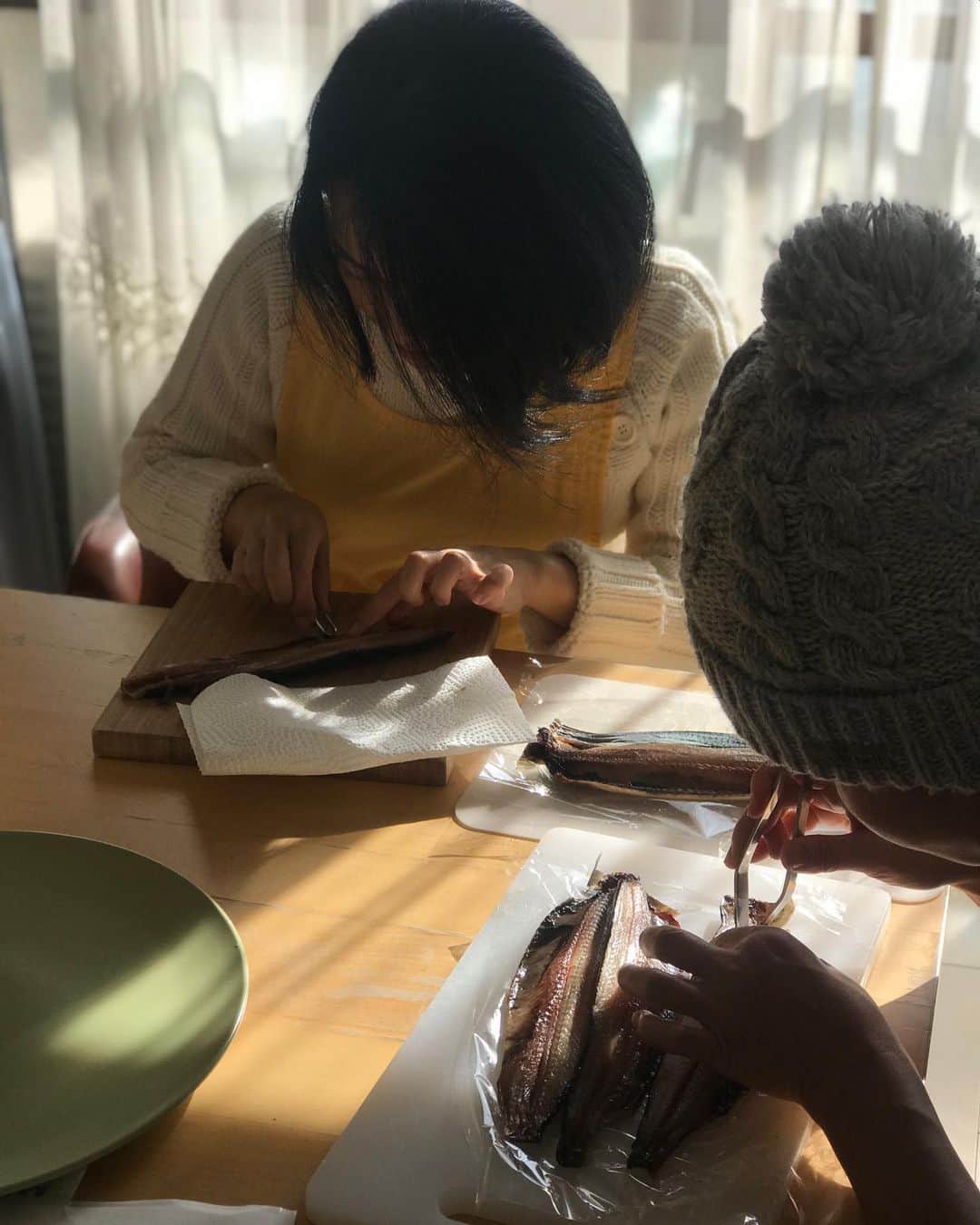 福田淳子さんのインスタグラム写真 - (福田淳子Instagram)「おせち合宿2019 今年も無事に終わってよかった。 「とにかく、目の前のことに集中して手を動かす」は私にとっては年納めのメディテーション。そして、おせち作りには日本料理の基礎が詰まってると思います。  #おせち合宿2019」1月1日 14時23分 - junjunfukuda