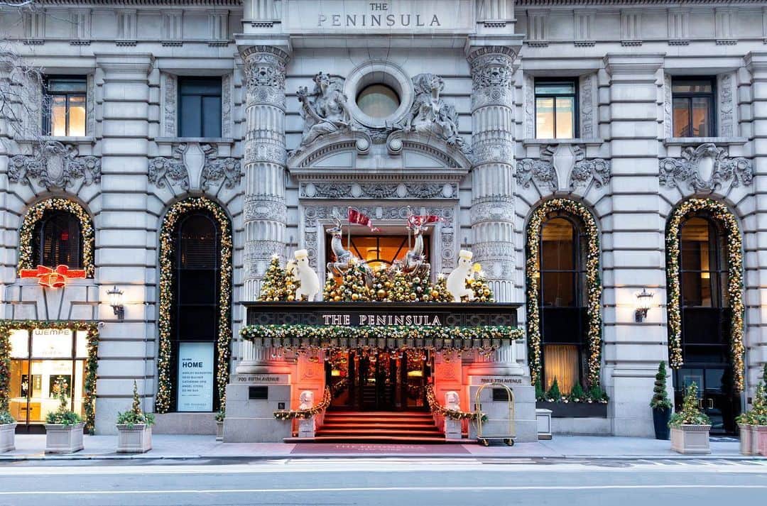 The Peninsula New Yorkさんのインスタグラム写真 - (The Peninsula New YorkInstagram)「From all of us at The Peninsula New York, wishing you and your loved ones a wonderful new year. Cheers to the roaring twenties! #2020」1月1日 13時01分 - thepeninsulanyc