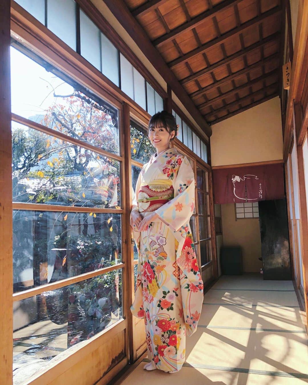 のインスタグラム：「2020年🐭 明けましておめでとうございます。 今年もよろしくお願いします🎉 楽しいことがたくさん待っていますように！  年明け最初のお知らせです！ 1月3日 深夜0:55〜放送 「ビジネスクリック新春スペシャル」に出演します ※関東ローカル MCを務めさせていただきました！ぜひご覧ください☺️👘 #2020 #ビジネスクリック @business_click」