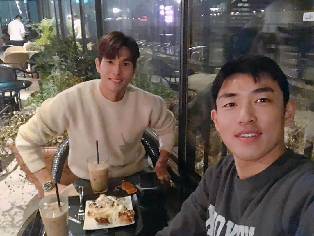 ユン・ソギョンのインスタグラム：「2019 시작과 끝엔 항상 너가 있었고 행복했었다  부상조심하고 새해 복 많이 받아라!」