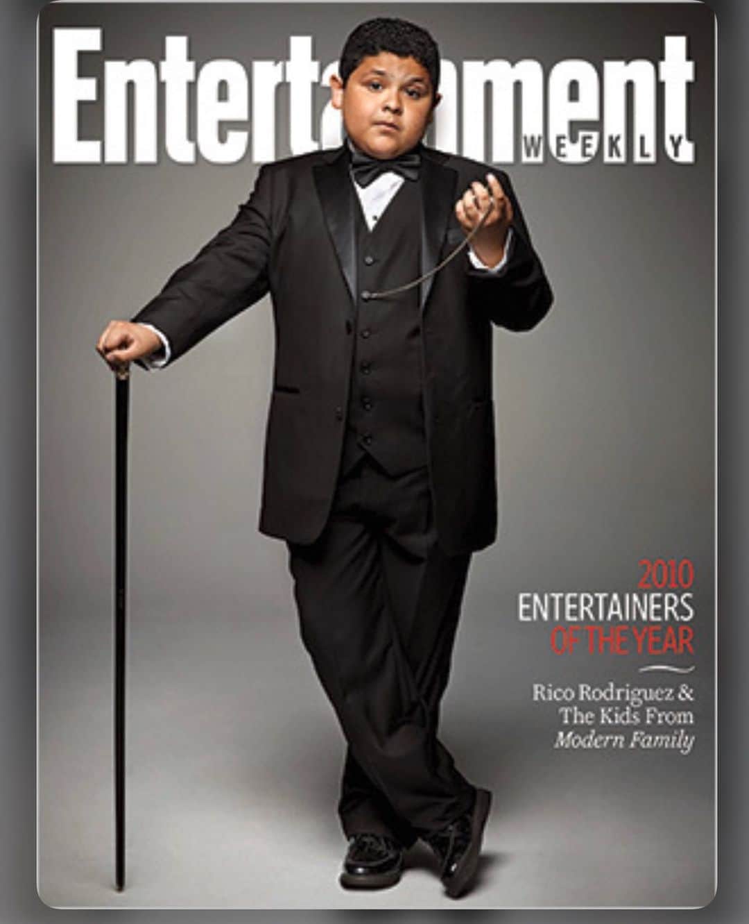 リコ・ロドリゲスのインスタグラム：「This decade has brought so many surreal experiences to my life. I was EW’s Entertainer of the Year. Modern Family won 5 Emmy’s for Outstanding Comedy Series. I wrote a book called “Reel Life Lessons...So Far” I started a production company with my sister, Raini. I got invited to the White House to meet President Barack Obama and read “The Night Before Christmas” with Michelle Obama. I worked with some legendary actors/characters like Elmo and Kermit The Frog, there’s been so many more but those two are big in my house right now. I got to travel to some amazing places including, Australia and France. Got a single in the MLB Celebrity All Star game! I graduated high school on tv and in real life. I became a big brother on tv and an uncle in real life 6 more times, bringing my total to 10 nieces and nephews. We added another super important member to our family, our dog Baby. I finally got my drivers license and bought my first car. Won a KCA and got slimed in the process, (a childhood dream). Discovered and fell in love with sports...let’s go Rockets, Astros, Texans, LA Sparks and Aggies!! Attended 6 out of the 7 2017 World Series games. With Modern Family ending next year, I know it’ll be a decade of all new accomplishments and challenges in my career and life, but I can’t wait to see where it takes me.」