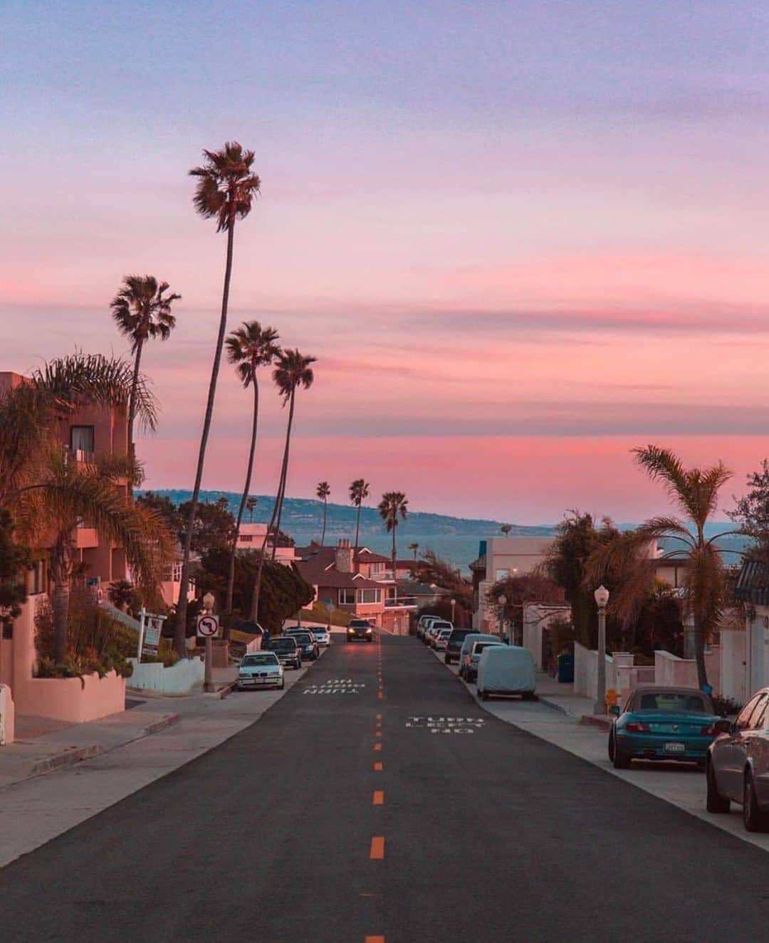 ブルーライフのインスタグラム：「cheers to the final sunset of 2019 💗✨」