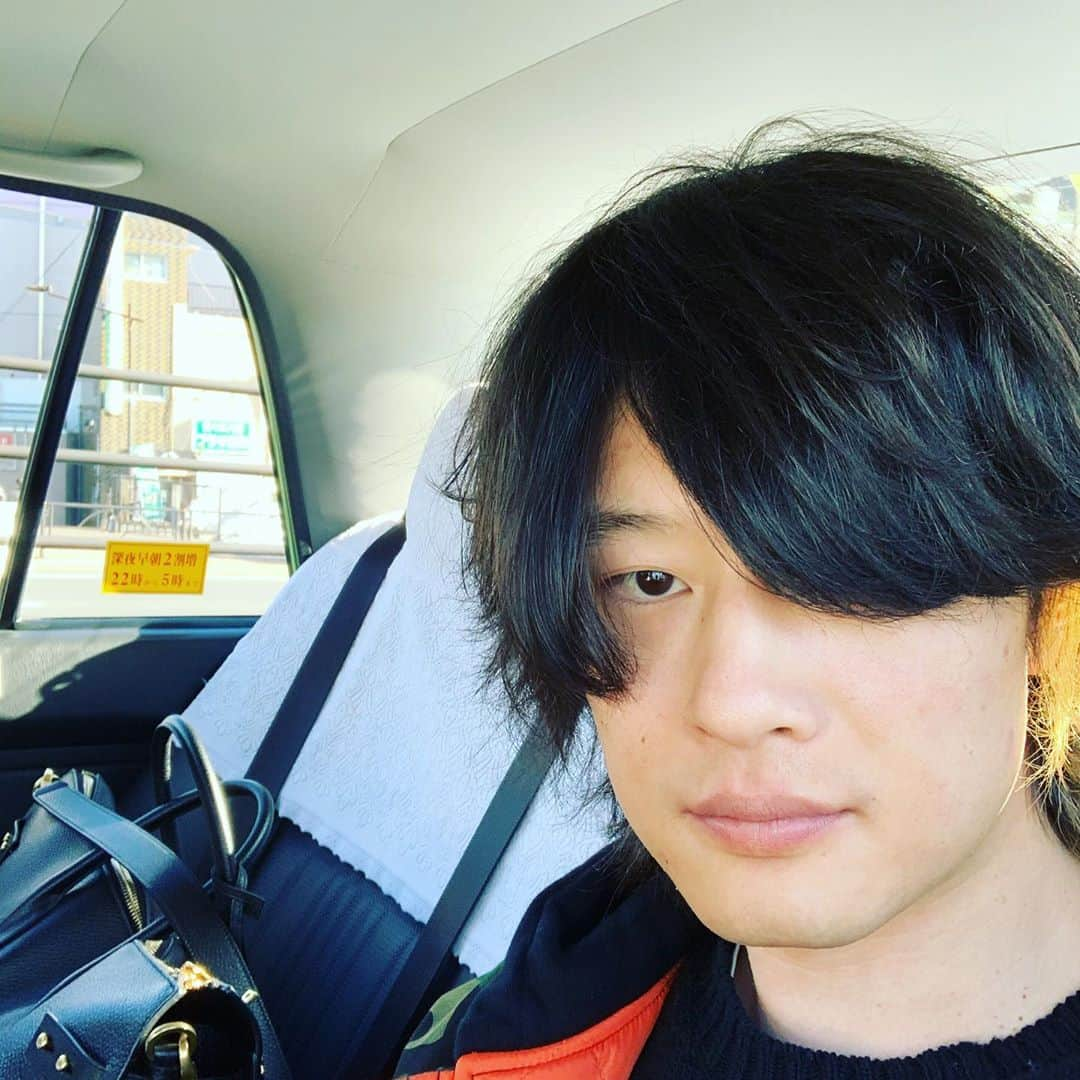 磯部寛之さんのインスタグラム写真 - (磯部寛之Instagram)「Happy 2020! On my way to go see my parents. May this year be filled with joy. See you all soon! Hiro 皆さま、2020年明けましておめでとうございます。本年も皆さんにとって幸せ溢れる年になりますように。また近々お会いしましょう◎ひろ #2020 #onmywayhome #帰省 #正月 #松前漬け #早く #食べたい」1月1日 13時23分 - hiro_isobe_alexandros