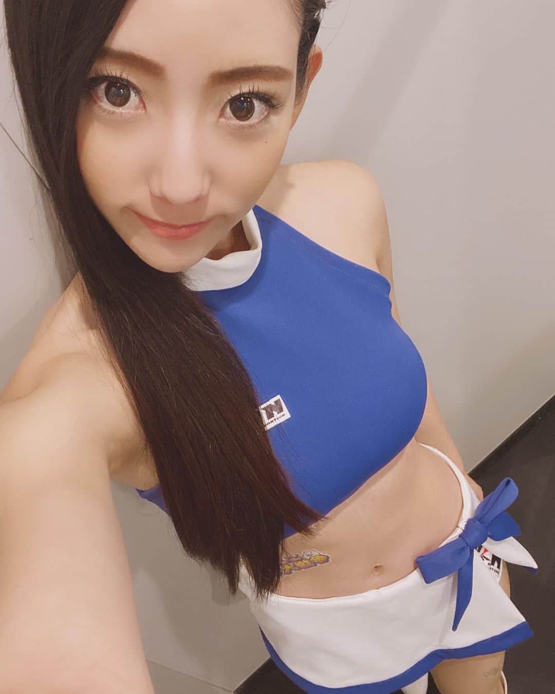 椿梨央のインスタグラム：「あけまして おめでとうございます㊗️ . . 今年も宜しくお願い致します☆ . . . 昨日の余韻が凄いです。 また投稿しますね❤️ . . . 皆さんにとって 良い1年になりますように✨ . . 沢山のコメントDM ありがとうございます😊 . .  #あけましておめでとうございます #今年もよろしくお願いします  #rizin #rizin20 #rizinff #rizinガール  #椿梨央」