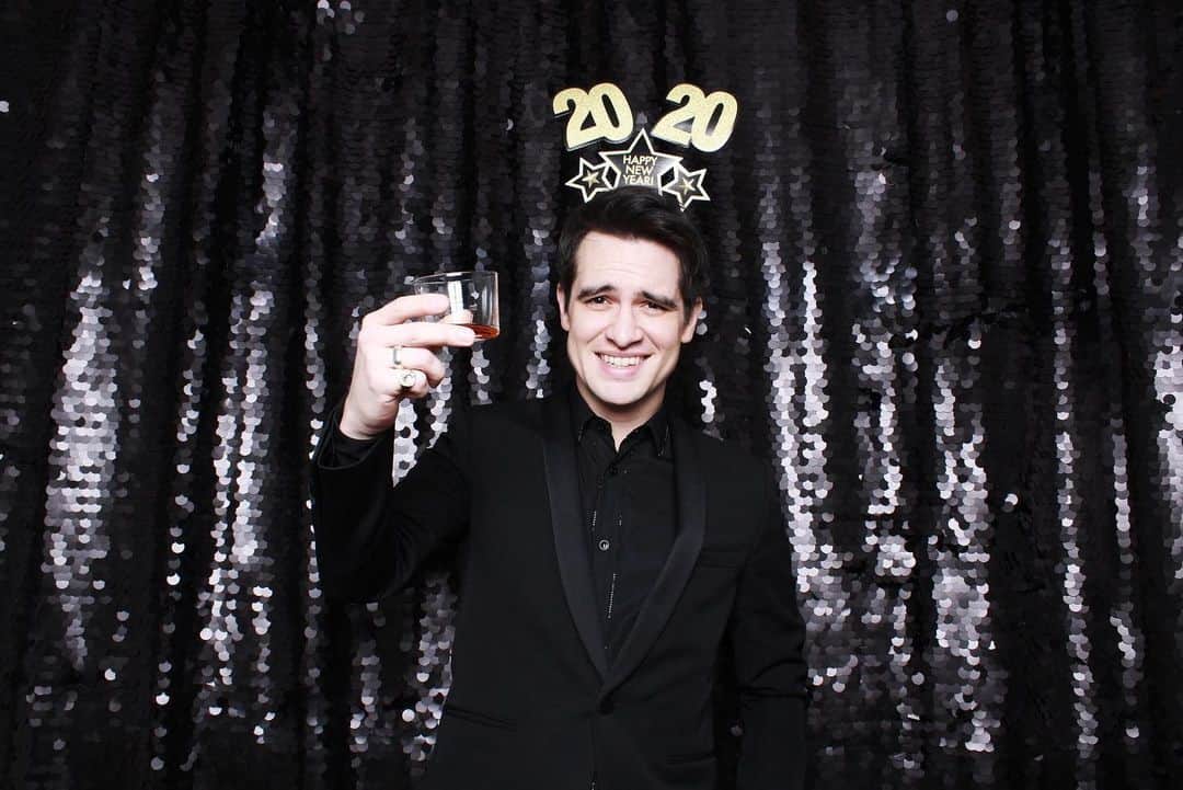 Panic! At The Discoさんのインスタグラム写真 - (Panic! At The DiscoInstagram)「Don’t wanna go home just yet 😉 hello roaring 20s 👋」1月1日 13時36分 - panicatthedisco