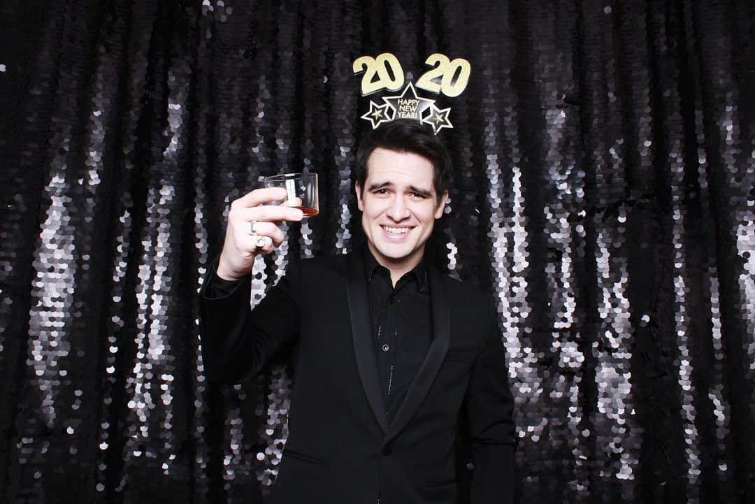 のインスタグラム：「Don’t wanna go home just yet 😉 hello roaring 20s 👋」