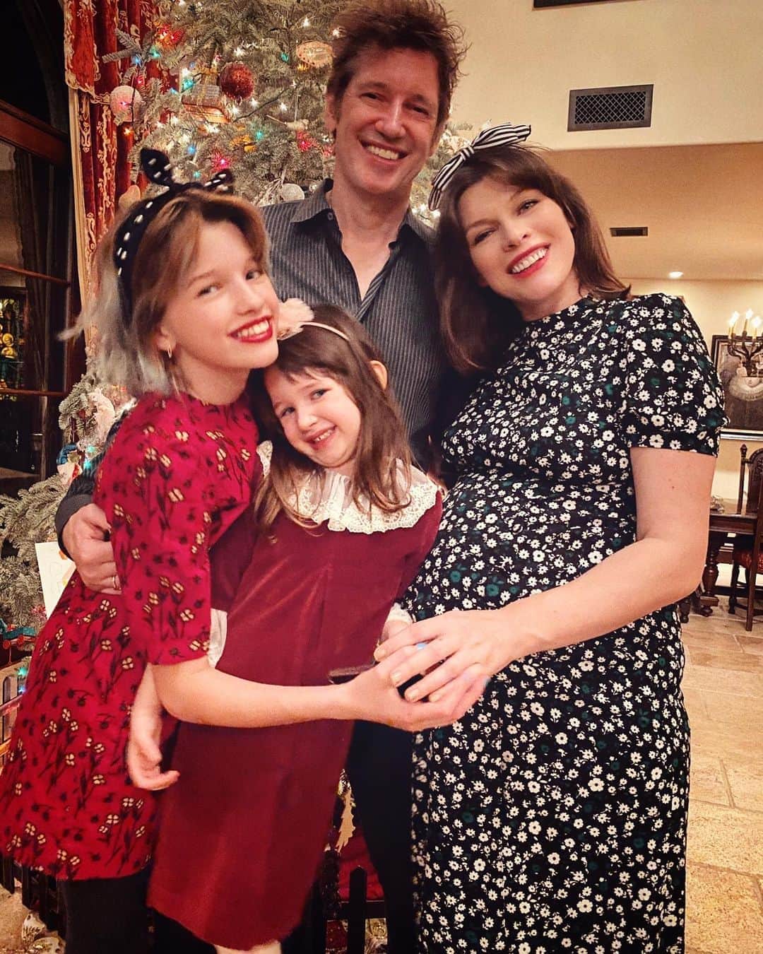 ミラ・ジョヴォヴィッチのインスタグラム：「Happy New Year everyone!! Oh my goodness, getting a good family photo for New Years is like pulling teeth, by the time the kids stop moving and making faces and complaining and asking how much longer they have to do this and then moving and telling them I’ll make them stand for an hour if they don’t stay still🤦🏻‍♀️😡, but finally I got a few where everyone is mostly in focus😂 and smiling at the same time. But apart from the photo drama, the evening has been beautiful, spending time with my family and I have my god daughters with me as well, it’s always wonderful to hear children laughing and running around like crazy people. I hope you’re all having an amazing time tonight and I pray this year is healthy, happy and brings you all you desire! Sending so much love!!❤️❤️❤️ #happynewyear2020✨」