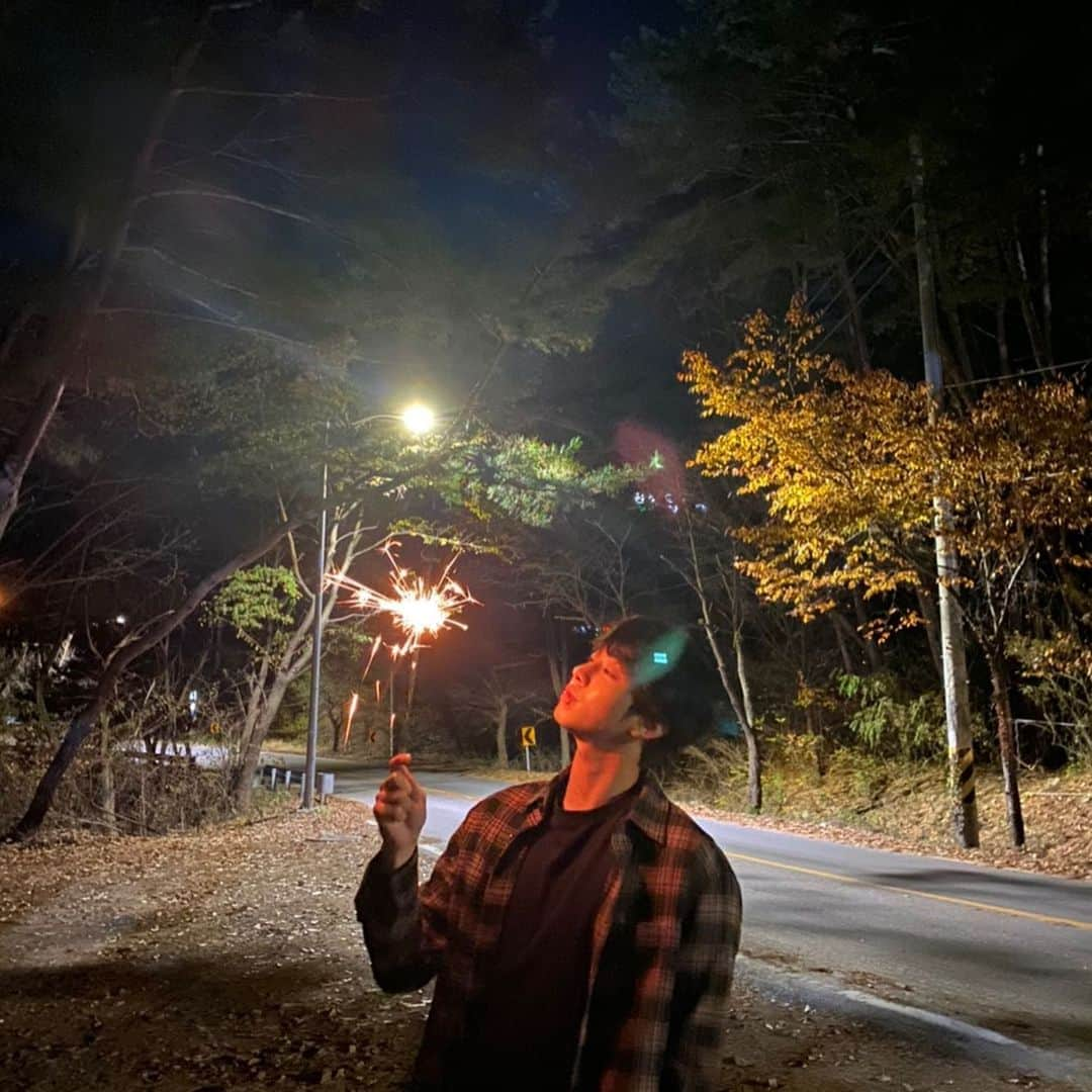 アン・ヒョソプさんのインスタグラム写真 - (アン・ヒョソプInstagram)「Happy New Year! 모두 새해 복 많이 받고 맛있는거 많이 드세요! :)」1月1日 13時52分 - imhyoseop