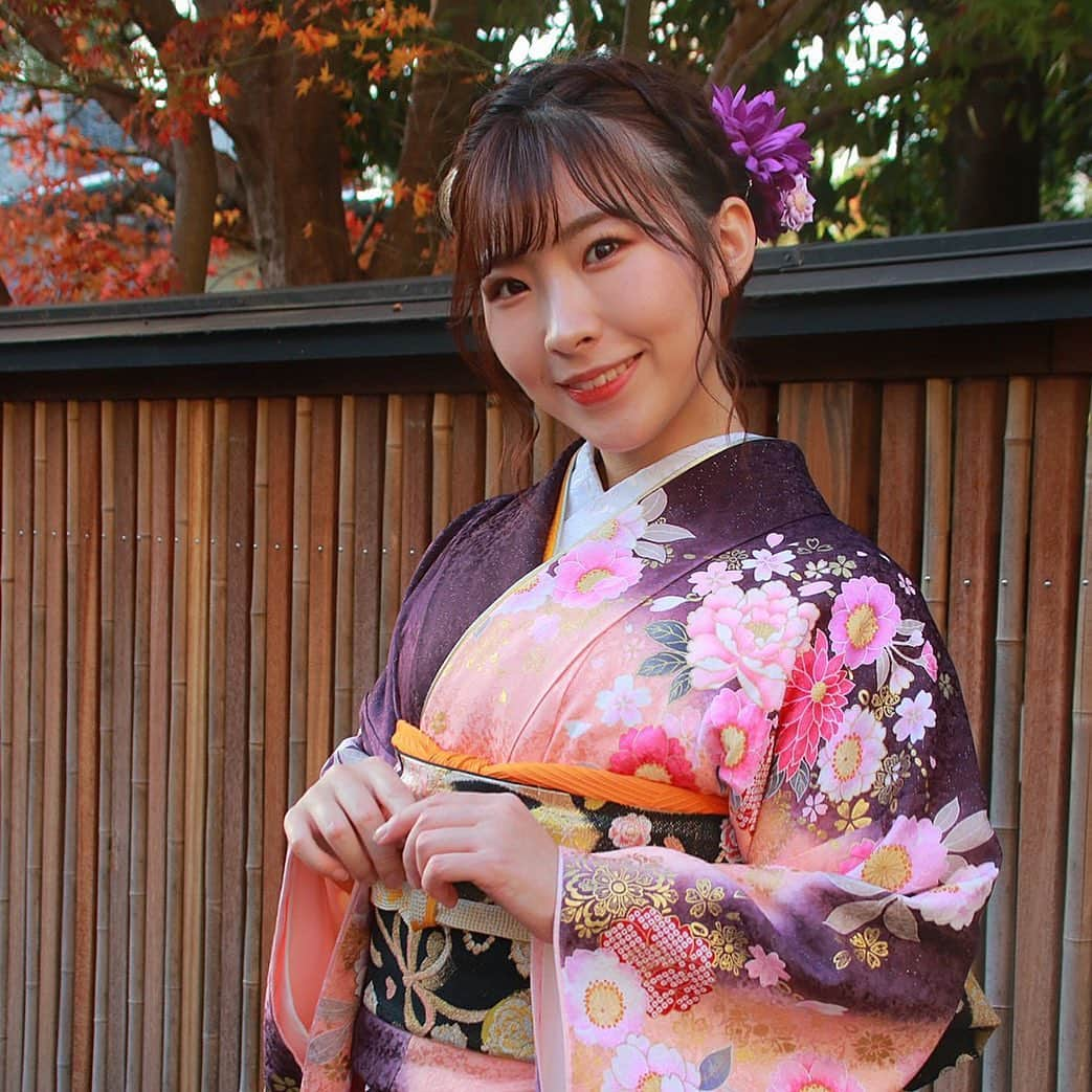 岩佐美咲さんのインスタグラム写真 - (岩佐美咲Instagram)「明けましておめでとうございます⛩﻿ 2019年はSNSに少し力を入れた1年でもありました。元々SNSが好きな事もあり、ここから演歌に触れるきっかけになればそんな嬉しい事はないなあという気持ちから🤤！﻿ オシャレ要素はあまり無いかも知れませんが、いつもいいねやコメント本当にありがとうございます。﻿ 今年もよろしくお願いします🤲﻿ ﻿ #2020 #明けましておめでとうございます #インスタ初め #着物 #振袖 #演歌 #kimono #japan」1月1日 14時11分 - wasaminnn