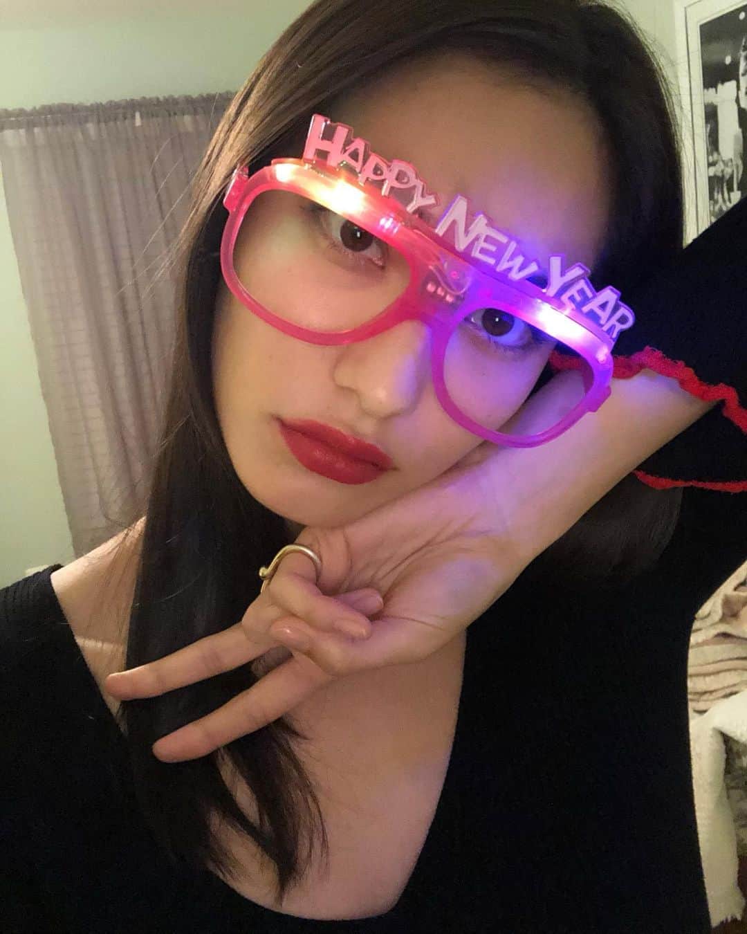 細谷理紗さんのインスタグラム写真 - (細谷理紗Instagram)「Happy New Year ✌︎ ✌︎﻿ ﻿ ﻿ ﻿ ﻿ Sorry for my messy lips 💛 ﻿」1月1日 14時16分 - risahosoya