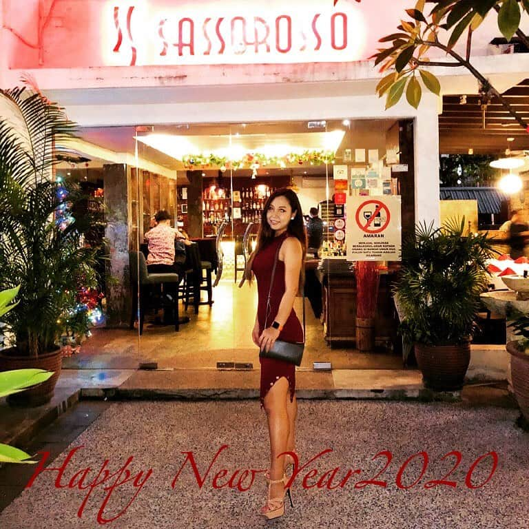 岩上愛美のインスタグラム：「Happy New Year⛩🎍✨ I wish you and your family,many happiness,success and love❤️❤️❤️❤️ #happynewyear #happynewyear2020 #2020 #japan #japanese #backtojapan ✈️ ❤️❤️」