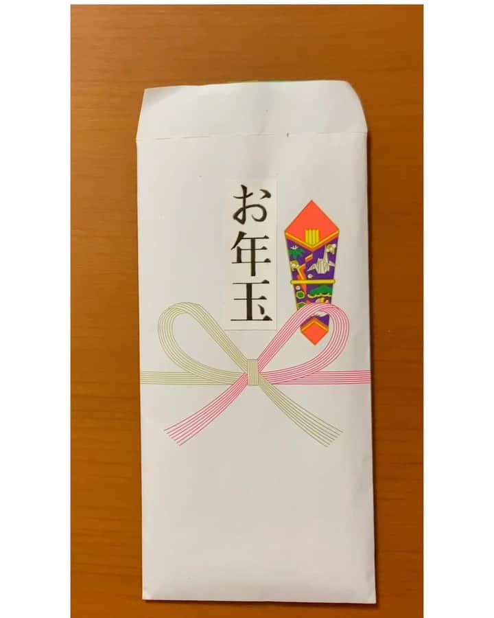 しんらしんげのインスタグラム：「あけましておめでとうございます。 ３年前に作ったお年玉の漫画をカラーにしました。 #正月　#お年玉　#あけましておめでとうございます」