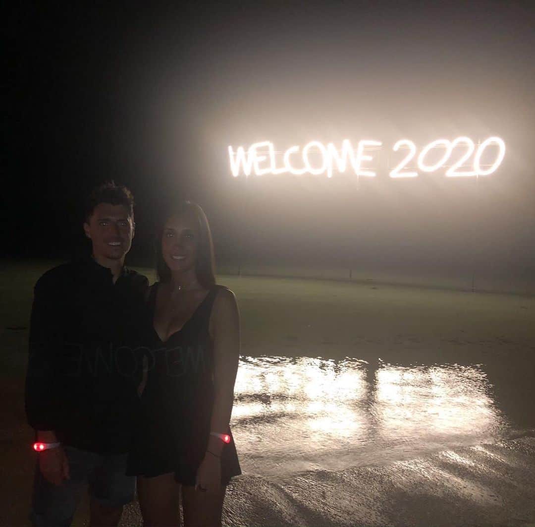 アレッサンドロ・シェプフのインスタグラム：「Happy New Year ! 🎉🍀」