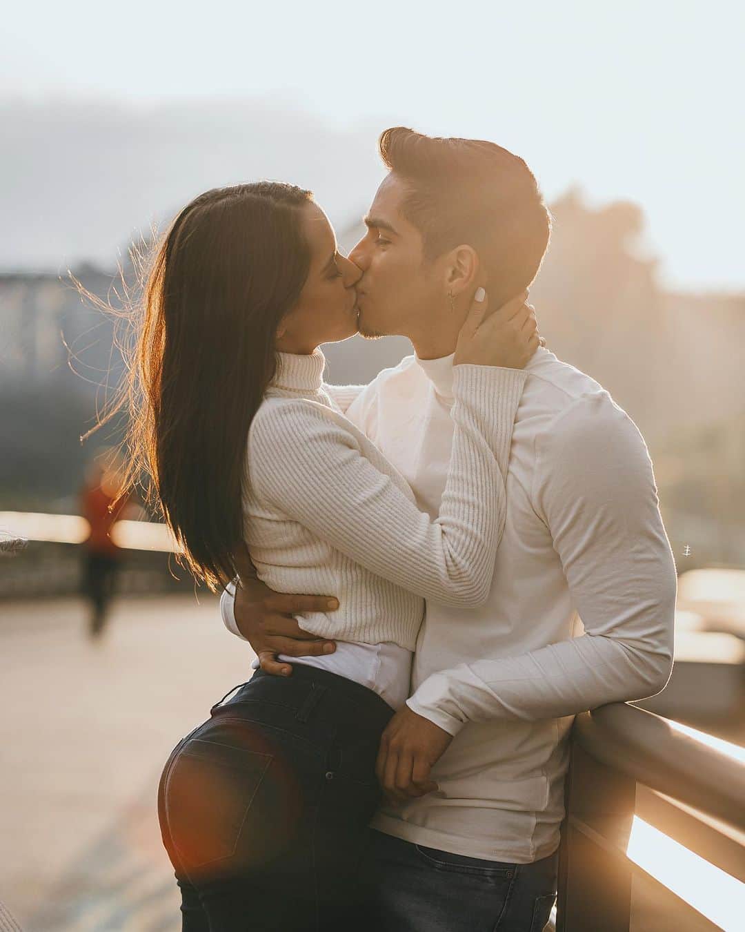 ミッチェル・オルベラのインスタグラム：「De lo mejor que me pudo pasar este año fueron todas las cosas que hemos vivido... me has enseñado lo lindo del amor, de una relación, de confiar, de cuidar a la persona, de estar segura que el amor existe no importa la edad, Dios siempre te tiene a la persona, gracias por tanto, nunca me había sentido así, y este 2020 se viene con muchas cosas ❤️✨ es nuestro año... TE AMO @kevinburyoficial」